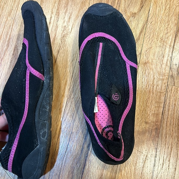 Water shoes worn but plenty of life left! - Picture 7 of 13